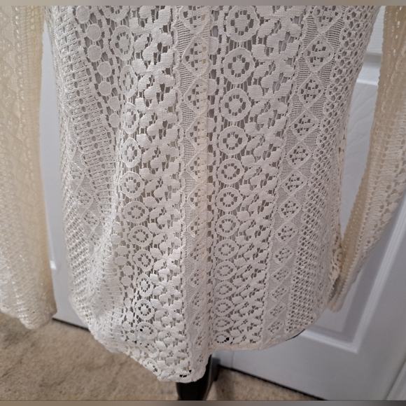 Hollister Lace Cream Top With Long Sleeves    Size S - Picture 8 of 8